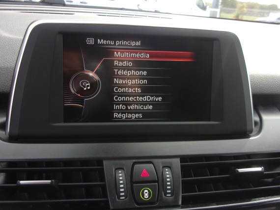 BMW S&eacute;rie 2 active tourer BMW S&eacute;rie 2 Active Tourer 218d 150ch Lounge A-013.jpg